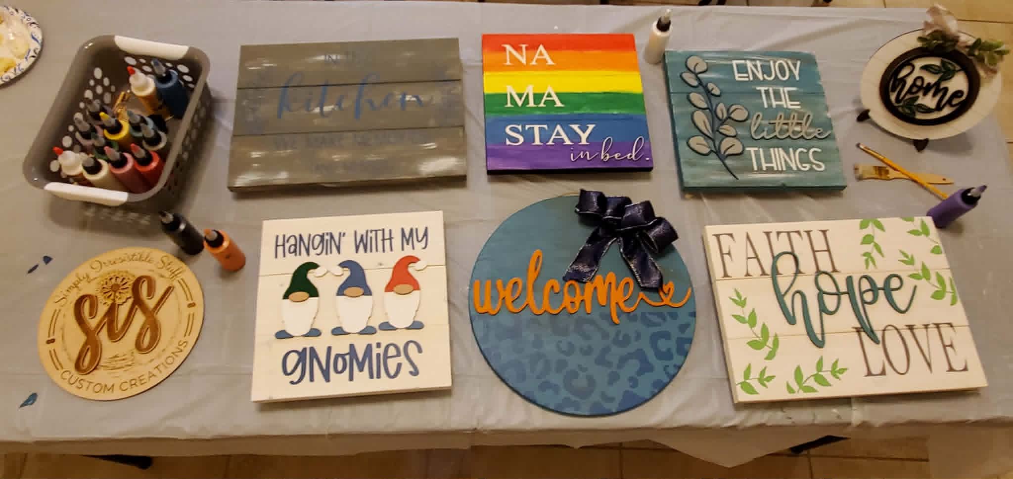 SIS sign party table